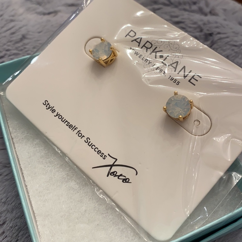 NWT- Impression Opal Stud Earrings - Picture 2 of 3